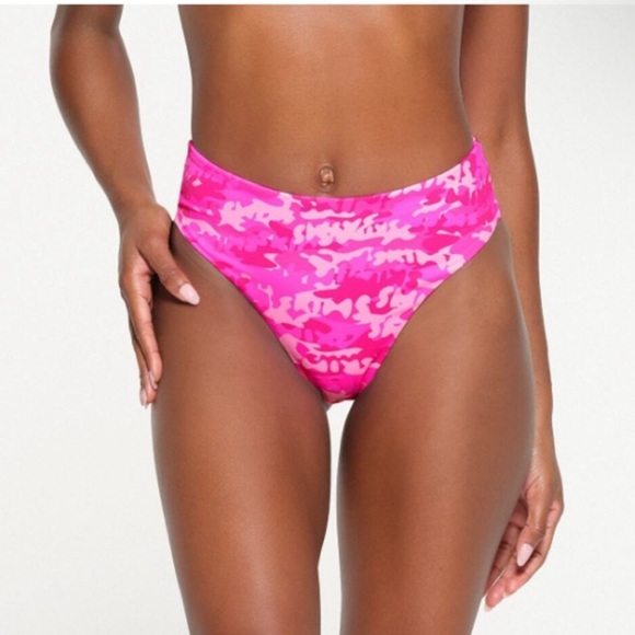 SKIMS Other - SKIMS Vibrant Pink Camo Mid-Rise Bikini Bottom